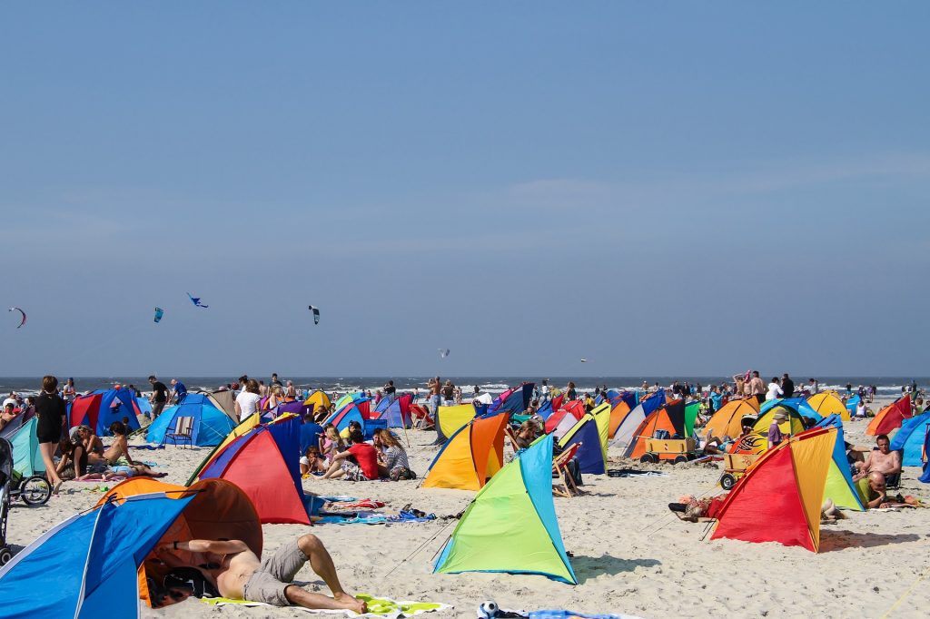 German parenting on the beach: bring a Strandmuschel